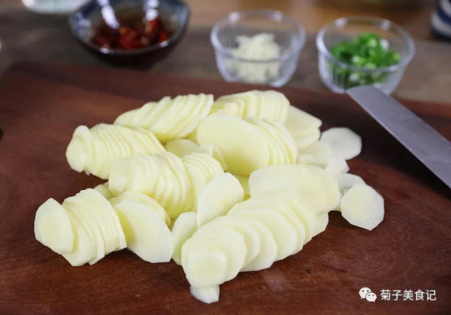 干锅土豆片的做法 3分钟学会干锅土豆片